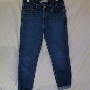 Levis Mid rise skinny jeans.  Size 6